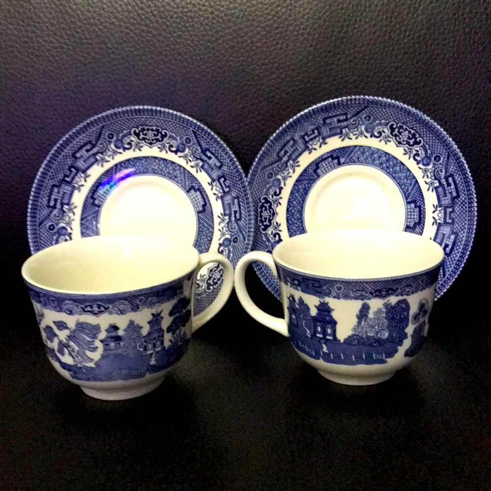 Set of 2 Tea cup and 2 saucers Made in England.